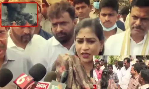 వేట్లపాలెం బ్లాస్ట్ బాధిత కుటుంబాలకు మంత్రుల పరామర్శ : చెక్కుల అందజేత