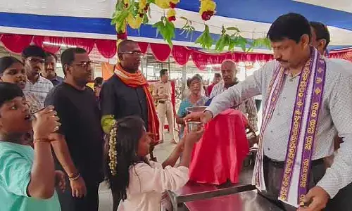 రామాలయంలో భక్తులకు ఉచిత మజ్జిగ పంపిణీ