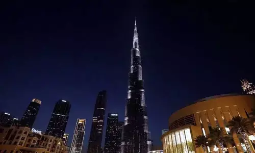 Burj Khalifa: బూర్జ్ ఖలీఫా మీదుగా ఇరాన్ మిస్సైల్స్