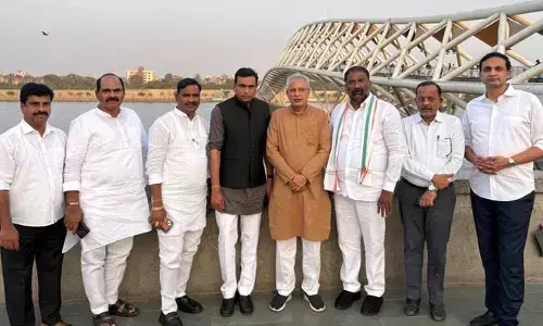 పాల ఉత్పత్తిలో గుజరాత్‌ మోడల్‌ తెలంగాణకు అవసరం : మంత్రి వాకిటి శ్రీహరి బృందం పర్యటన