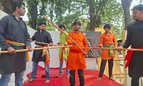 తెలుగు యూనివర్సిటీలో ‘ది ట్రాప్’ నాటిక ప్రదర్శన.. సోషల్ మీడియాపై సందేశం