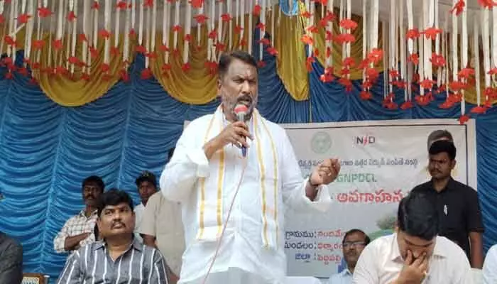 అనర్హుల చేతుల నుంచి సర్కారు భూములు స్వాధీనం చేసుకోండి : మంత్రి అడ్లూరి లక్ష్మణ్ కుమార్ అనర్హుల చేతుల నుంచి సర్కారు భూములు స్వాధీనం చేసుకోండి : మంత్రి అడ్లూరి లక్ష్మణ్ కుమార్