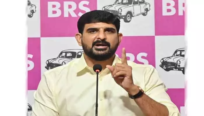 కరీంనగర్ సీపీ పై ఎమ్మెల్యే కౌశిక్ రెడ్డి బాంబు... కరీంనగర్ సీపీ పై ఎమ్మెల్యే కౌశిక్ రెడ్డి బాంబు...