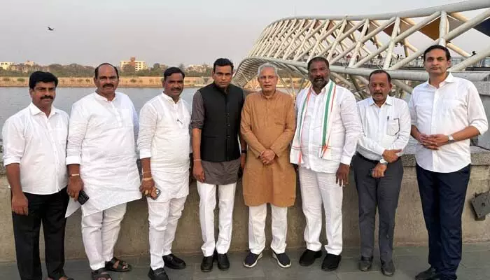 పాల ఉత్పత్తిలో గుజరాత్ మోడల్ తెలంగాణకు అవసరం : మంత్రి వాకిటి శ్రీహరి బృందం పర్యటన పాల ఉత్పత్తిలో గుజరాత్ మోడల్ తెలంగాణకు అవసరం : మంత్రి వాకిటి శ్రీహరి బృందం పర్యటన