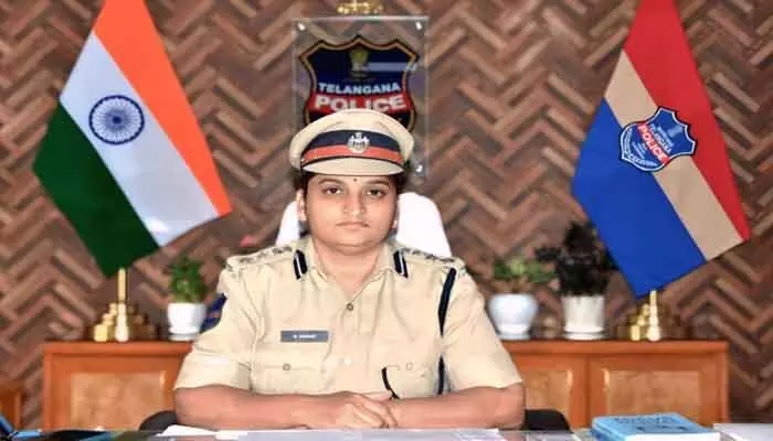 జిల్లాలో ఈ నెలరోజులు పోలీస్ యాక్ట్ అమలు : ఎస్పీ జానకి జిల్లాలో ఈ నెలరోజులు పోలీస్ యాక్ట్ అమలు : ఎస్పీ జానకి