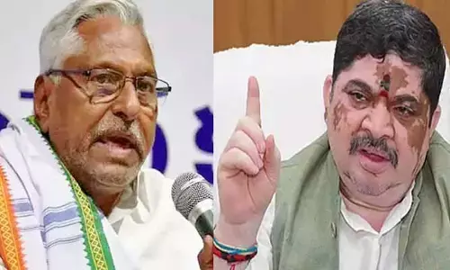 ఆయన రాజకీయ భవిష్యత్‍తో నాకేం సంబంధం? మంత్రి పొన్నం హాట్ కామెంట్స్