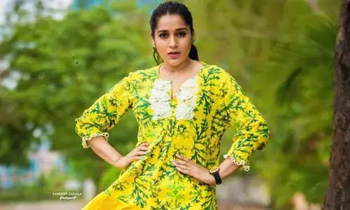 మతపిచ్చితో దేశాన్ని వెనక్కి నెట్టకండి.. దుమారం రేపుతున్న రష్మీ పోస్ట్