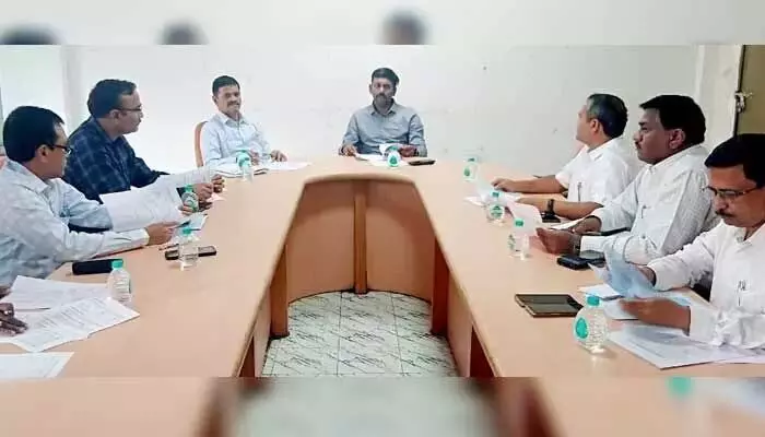 8 ఏళ్లుగా ఒకే చోట విధులు.. త్వరలో ఎక్సైజ్ సిబ్బంది బదిలీలు : ఎక్సైజ్ కమిషనర్ హరి కిరణ్ 8 ఏళ్లుగా ఒకే చోట విధులు.. త్వరలో ఎక్సైజ్ సిబ్బంది బదిలీలు : ఎక్సైజ్ కమిషనర్ హరి కిరణ్