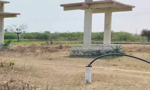 స్మ‌శాన వాటిక వ‌ద్ద‌ బోరు మోటార్ చోరీ