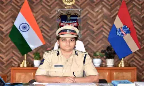 పోకిరీలూ మీ వెనక షీ టీమ్ లు నీడలా ఉన్నాయి జాగ్రత్త : ఎస్పీ జానకి