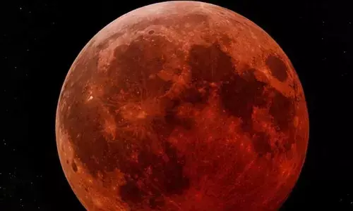 Blood Moon: ఎరుపు రంగులో కనువిందు చేసిన చంద్రుడు