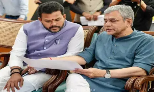 రైల్వేమంత్రి అశ్వినీ వైష్ణవ్‌తో కేంద్రమంత్రి రామ్మోహన్‌నాయుడు భేటీ
