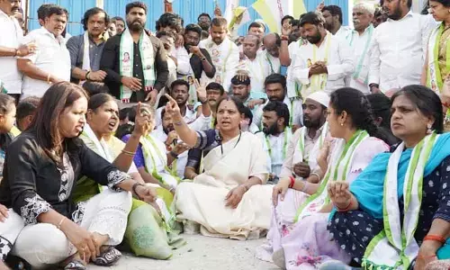 Kalvakuntla Kavitha: బుల్డోజర్లు తెచ్చే వరకూ ఆందోళన కొనసాగిస్తాం