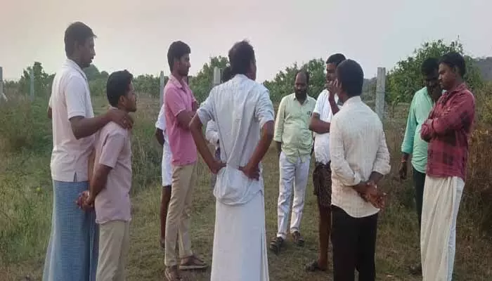 శ్మశాన సమస్యలను పరిష్కరిస్తా : సర్పంచ్ పరశురాం యాదవ్ శ్మశాన సమస్యలను పరిష్కరిస్తా : సర్పంచ్ పరశురాం యాదవ్