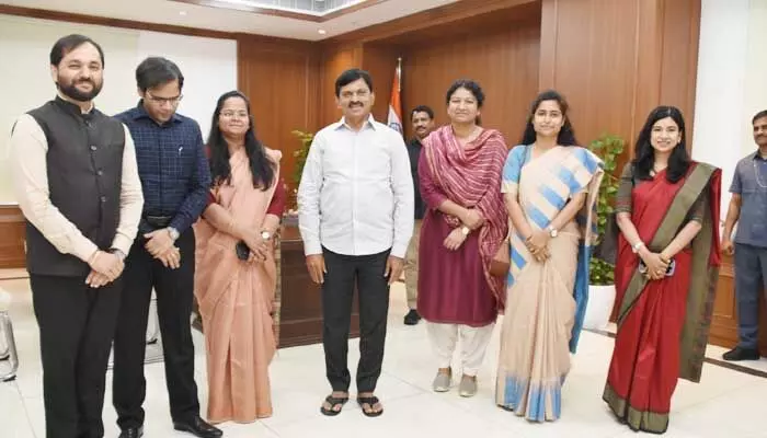 Ponguleti Srinivasa Reddy: జిల్లా కలెక్టర్లుగా పని చేయటం గొప్ప అవకాశం Ponguleti Srinivasa Reddy: జిల్లా కలెక్టర్లుగా పని చేయటం గొప్ప అవకాశం