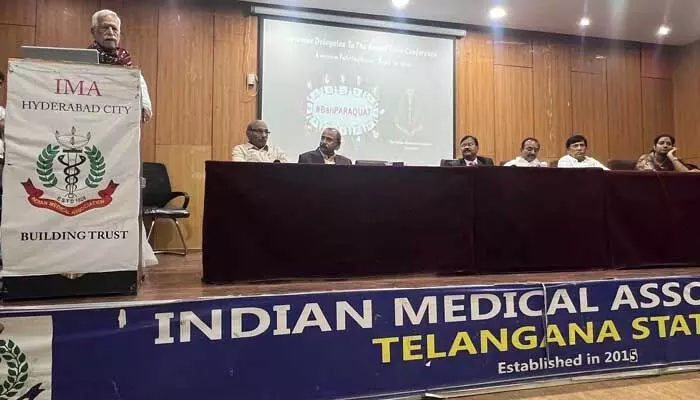 ఎరువులపై అవగాహన లేక రైతులు చనిపోతున్నారు : రైతు కమిషన్ చైర్మన్ కోదండరెడ్డి ఎరువులపై అవగాహన లేక రైతులు చనిపోతున్నారు : రైతు కమిషన్ చైర్మన్ కోదండరెడ్డి