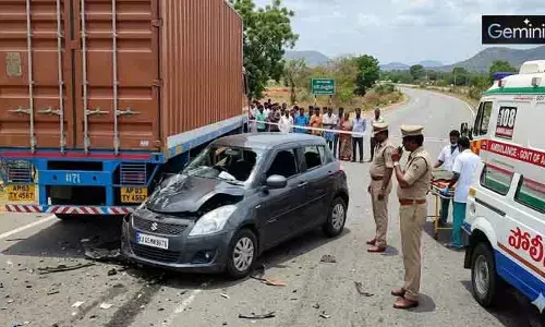 రాష్ట్రంలో ఘోర రోడ్డు ప్రమాదం.. ముగ్గురు మహిళలు సహా ఐదుగురు మృతి