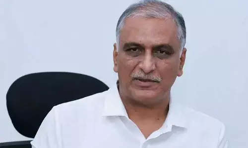 పూటపూటకు IAS, IPSల బదిలీలేంటి?.. సీఎంపై హరీస్ రావు విమర్శలు