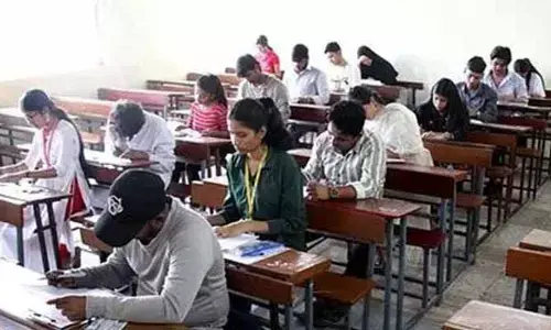 ప‌ది మంది ఇంట‌ర్ విద్యార్థులు డిబార్