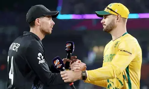 టీ20 వరల్డ్ కప్ ఫస్ట్ సెమీఫైనల్.. టాస్ గెలిచిన బ్లాక్ క్యాప్స్