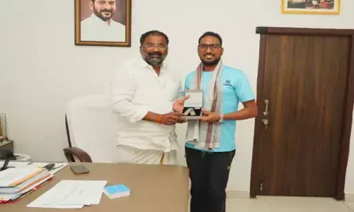 మంత్రి వాకిటి శ్రీహ‌రిని క‌లిసిన‌ అంత‌ర్జాతీయ క్రీడాకారుడు మృత్యంజ‌య సుంక‌ర్