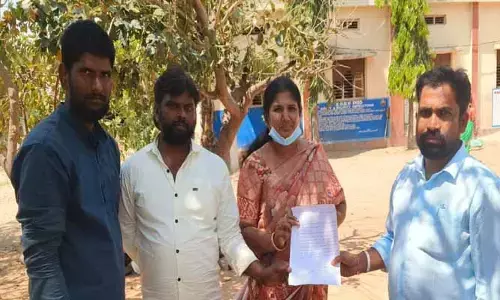 విద్యార్థిని ప్రసవం ఘటనపై పూర్తి విచారణ చేపట్టాలి