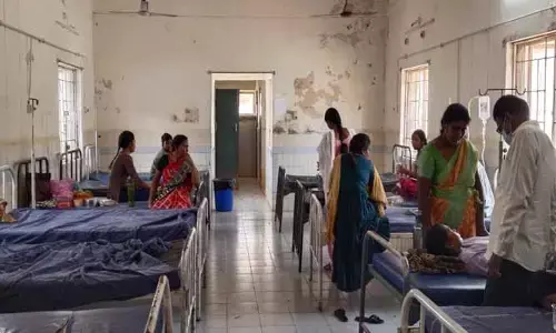 ప్రిన్సిపాల్ నిర్లక్ష్యం వల్లనే  విద్యార్థులకు ఫుడ్ పాయిజన్