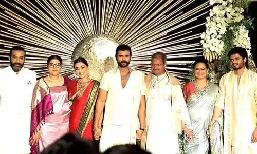 హైదరాబాద్‌లో ‘విరోష్’ వెడ్డింగ్ రిసెప్షన్: తారల తళుకులు.. రాజకీయ ప్రముఖుల సందడి!