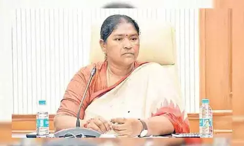 పెండింగ్ బిల్లులను రికార్డులు చూసి చెల్లించండి.. మంత్రి సీతక్క