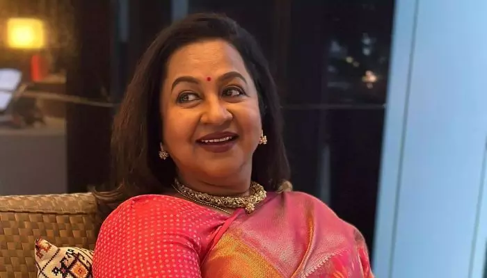 Radhikaa : ఇప్పుడొస్తున్న కొత్త దర్శకులు చేస్తున్న ఆ తప్పుని వరలక్ష్మి అస్సలు చేయలేదు Radhikaa : ఇప్పుడొస్తున్న కొత్త దర్శకులు చేస్తున్న ఆ తప్పుని వరలక్ష్మి అస్సలు చేయలేదు