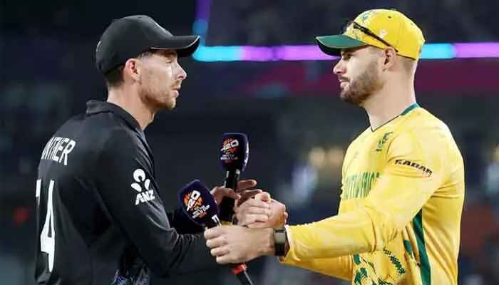 టీ20 వరల్డ్ కప్ ఫస్ట్ సెమీఫైనల్.. టాస్ గెలిచిన బ్లాక్ క్యాప్స్ టీ20 వరల్డ్ కప్ ఫస్ట్ సెమీఫైనల్.. టాస్ గెలిచిన బ్లాక్ క్యాప్స్
