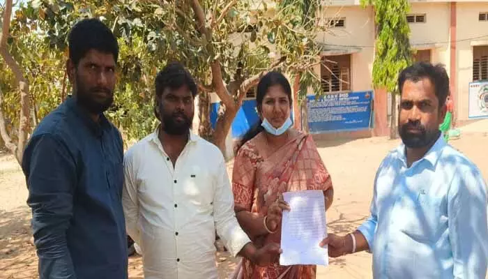 విద్యార్థిని ప్రసవం ఘటనపై పూర్తి విచారణ చేపట్టాలి విద్యార్థిని ప్రసవం ఘటనపై పూర్తి విచారణ చేపట్టాలి
