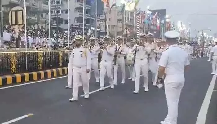 Iran: 10 రోజుల క్రితం విశాఖలో కవాతు..కానీ ఇంతలోనే మృతి Iran: 10 రోజుల క్రితం విశాఖలో కవాతు..కానీ ఇంతలోనే మృతి