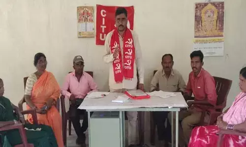 పంచాయతీ కార్మికులను మోసం చేస్తున్న కాంగ్రెస్ ప్రభుత్వం : సీఐటీయూ