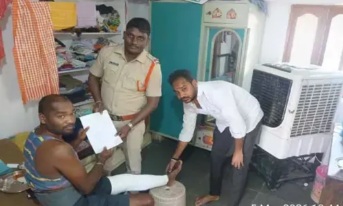 బాధితుడి ఇంటి వ‌ద్ద‌నే పోలీస్ కేసు న‌మోదు