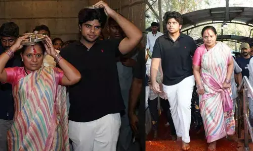 అలిపిరి నుంచి కాలినడకన తిరుమలకు కవిత