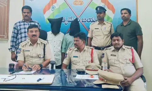 దొంగలను పట్టించిన సీసీ  కెమెరాలు
