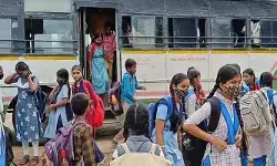 స్కూల్స్ రీ ఓపెన్.. విద్యార్థులకు ప్రత్యేక బస్సులు: అధికారులకు ఆర్టీసీ ఎండీ కీలక ఆదేశాలు స్కూల్స్ రీ ఓపెన్.. విద్యార్థులకు ప్రత్యేక బస్సులు: అధికారులకు ఆర్టీసీ ఎండీ కీలక ఆదేశాలు