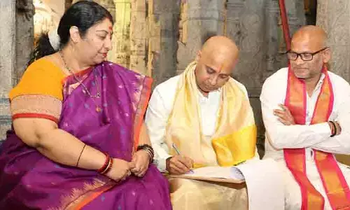 శ్రీవారి సేవలో ముద్దాడ రవిచంద్ర.. టీటీడీ నూతన ఈవోగా బాధ్యతల స్వీకరణ
