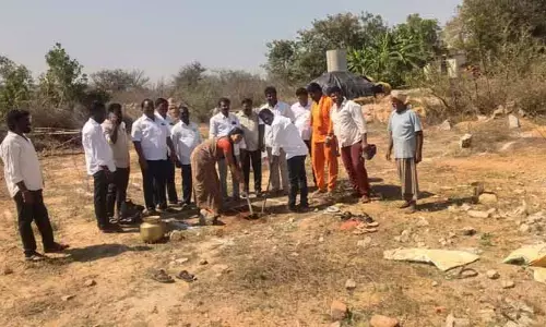 మహిళా సమాఖ్య భవన నిర్మాణానికి శంకుస్థాపన