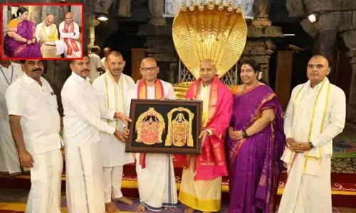 టీటీడీ ఈఓ బాధ్యతలు చేపట్టిన ముద్దాడ రవిచంద్ర
