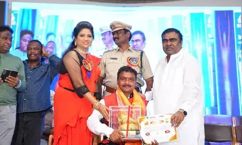 యువ పాటల రచయిత మ్యాదరి సునీల్‌కు నంది అవార్డు