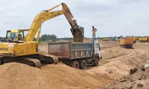 తెలంగాణలో తవ్వకం..కర్ణాటకలో డంపింగ్