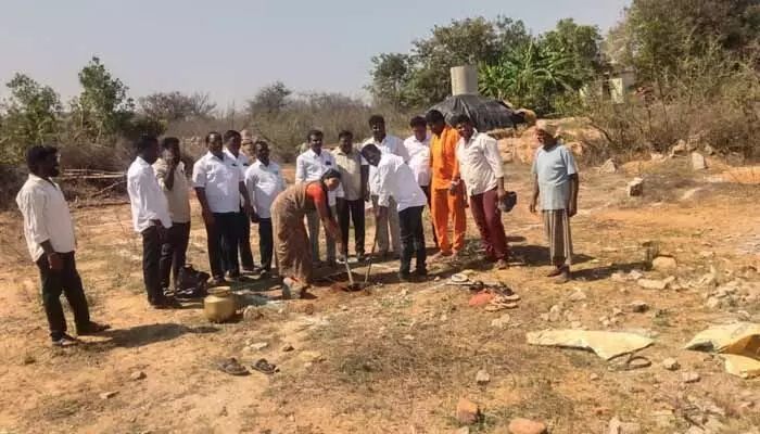 మహిళా సమాఖ్య భవన నిర్మాణానికి శంకుస్థాపన మహిళా సమాఖ్య భవన నిర్మాణానికి శంకుస్థాపన