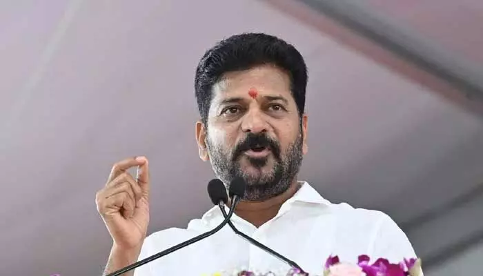 అతితెలివితోనే కేసీఆర్ సభ: మేడిగడ్డలో CM రేవంత్ సంచలన వ్యాఖ్యలు అతితెలివితోనే కేసీఆర్ సభ: మేడిగడ్డలో CM రేవంత్ సంచలన వ్యాఖ్యలు