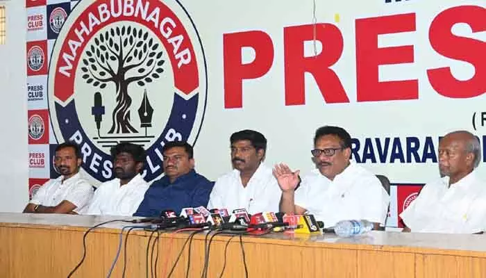 అర్హులైన ప్రతి జర్నలిస్టుకు అక్రిడేషన్ కార్డు అందేలా కృషి చేస్తాం : టీయుడబ్ల్యుజే రాష్ట్ర అధ్యక్షుడు విరహత్ అలీ అర్హులైన ప్రతి జర్నలిస్టుకు అక్రిడేషన్ కార్డు అందేలా కృషి చేస్తాం : టీయుడబ్ల్యుజే రాష్ట్ర అధ్యక్షుడు విరహత్ అలీ