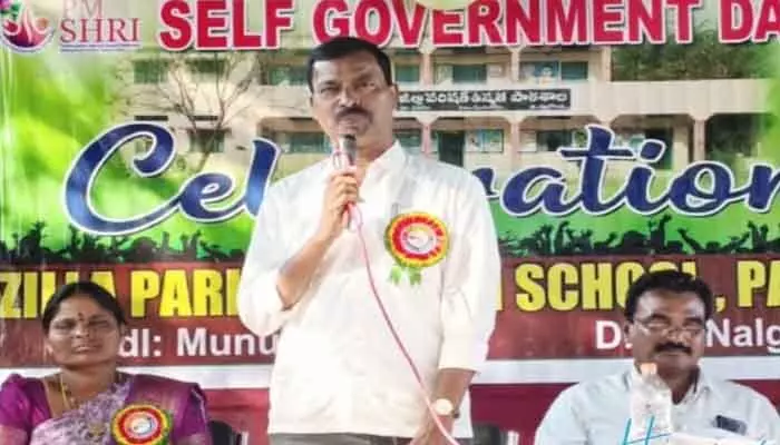 చదివిన పాఠశాలకే ఎమ్మెల్సీ హోదాలో రావడం సంతోషకరం : ఎమ్మెల్సీ నెల్లికంటి సత్యం చదివిన పాఠశాలకే ఎమ్మెల్సీ హోదాలో రావడం సంతోషకరం : ఎమ్మెల్సీ నెల్లికంటి సత్యం