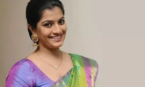 Varalaxmi Sarathkumar: ఇదే మాట మగ నటుడిని అడగండి.. ఇలాంటి సమాధానం ఊహించి ఉండరు