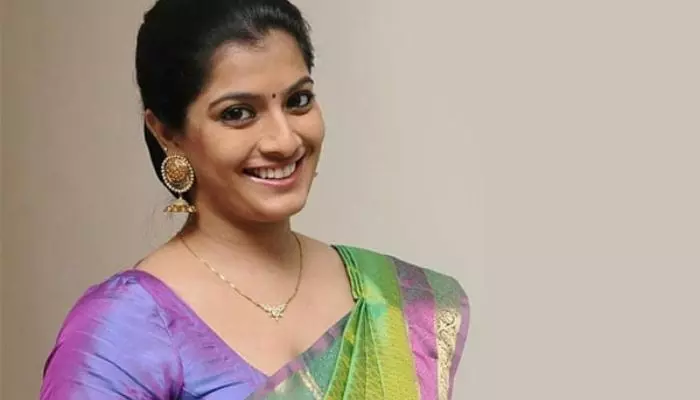 Varalaxmi Sarathkumar: ఇదే మాట మగ నటుడిని అడగండి.. ఇలాంటి సమాధానం ఊహించి ఉండరు Varalaxmi Sarathkumar: ఇదే మాట మగ నటుడిని అడగండి.. ఇలాంటి సమాధానం ఊహించి ఉండరు