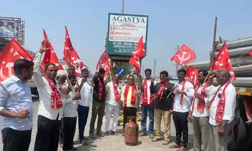 పెంచిన వంట గ్యాస్ ధర తగ్గించాలని నిరసన : సీపీఎం